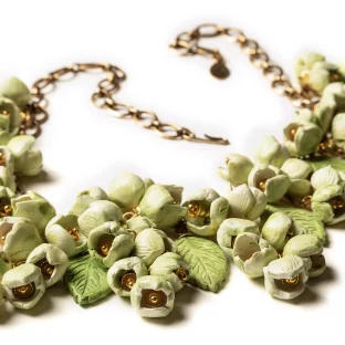 Ortensia verde con foglie
